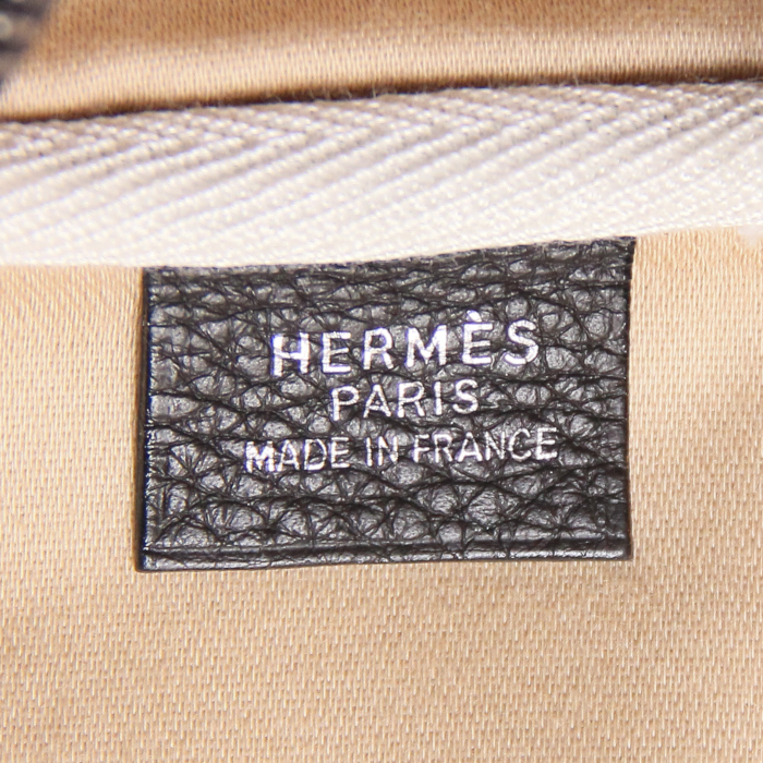 Bolsa de viaje Hermes Victoria en cuero togo marrón y lona beige - Detail D3