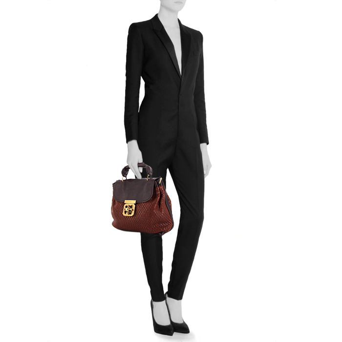 Borsa a tracolla in pelle color cognac con motivo a fori e pelle martellata marrone scuro - Detail D2