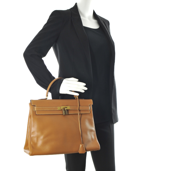 Hermès Kelly 35 cm en cuir gold - Detail D1