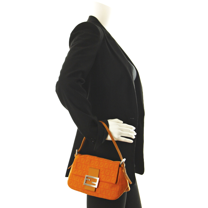 Fendi Big Mama en lona monogram naranja - Detail D1