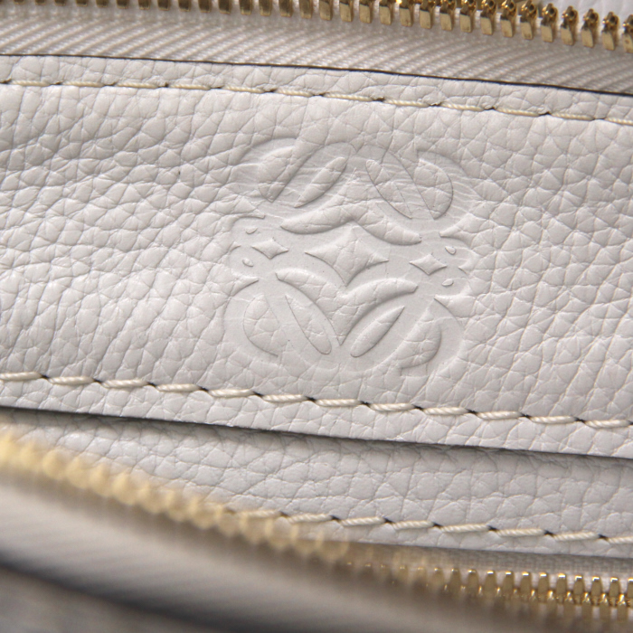Loewe en cuir blanc - Detail D3