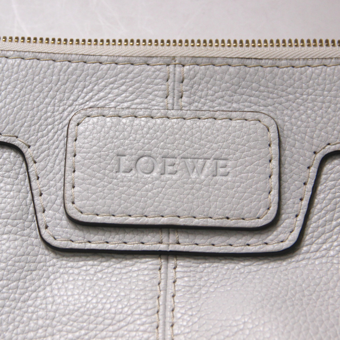Loewe in white leather - Detail D4
