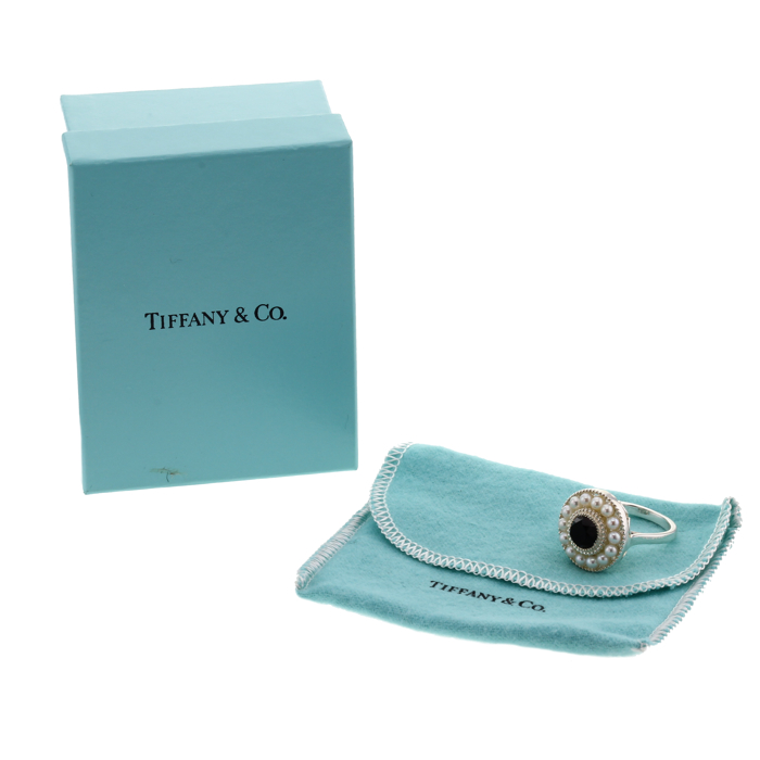 Tiffany and Co silver, onyx and pearl Ziegfeld ring - Detail D1