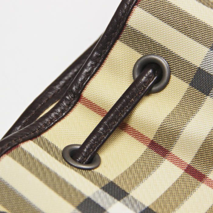 Burberry bucket bag en toile Haymarket check et cuir marron - Detail D5