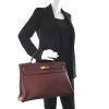 Hermes Kelly 40 cm Bag in burgundy leather - Detail D1 thumbnail