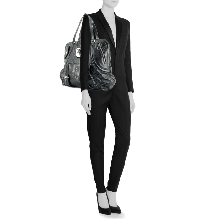 Bolso de mano Alexander McQueen en cuero negro - Detail D1