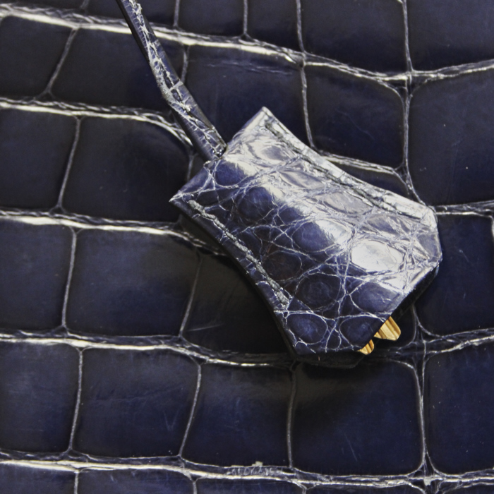 Hermès Bolide en cuir crocodile bleu - Detail D5