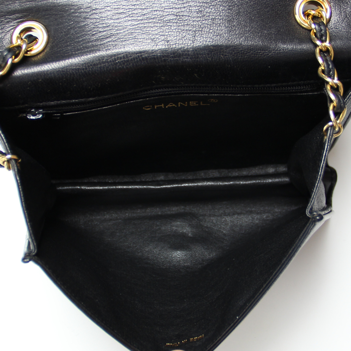 Chanel Vintage in black quilted leather - Detail D2