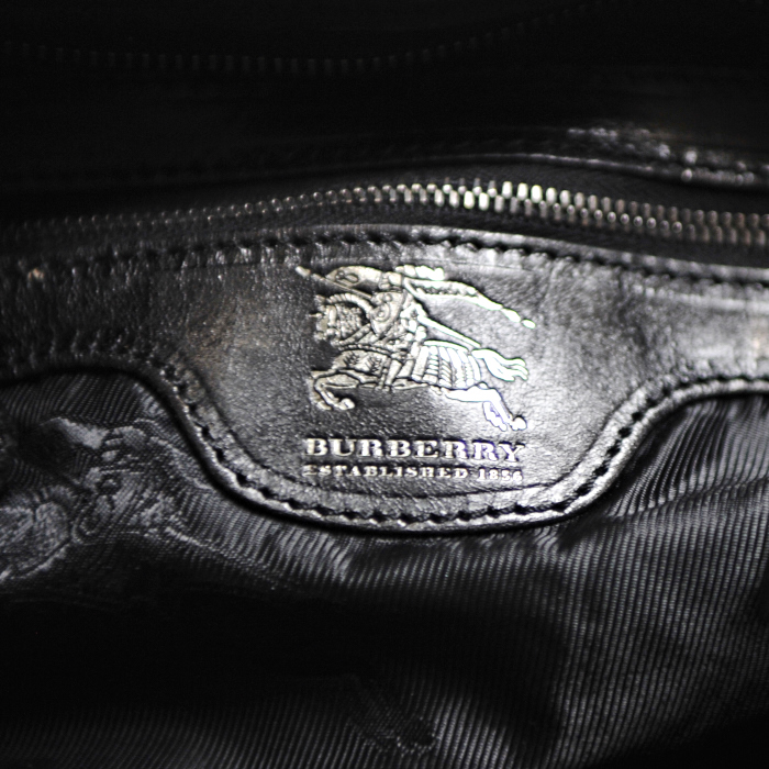 Burberry en cuir noir clouté - Detail D3