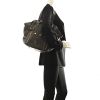 Yves Saint Laurent sac Downtown moyen modèle en cuir vernis gris - Detail D1 thumbnail