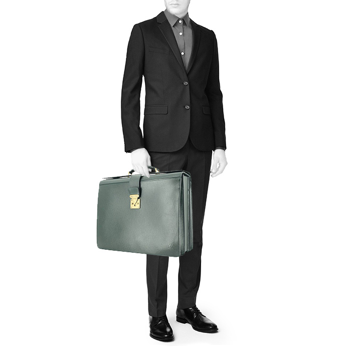 Louis Vuitton Briefcase in green taiga leather - Detail D1