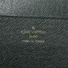 Louis Vuitton document holder in green leather - Detail D4 thumbnail