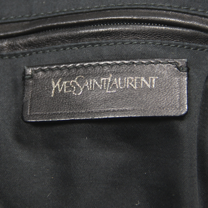 Yves Saint Laurent Roady en charol negro - Detail D3