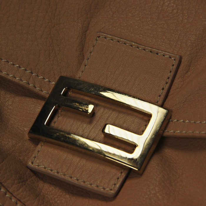 Fendi Big mama en cuir rose poudré - Detail D4