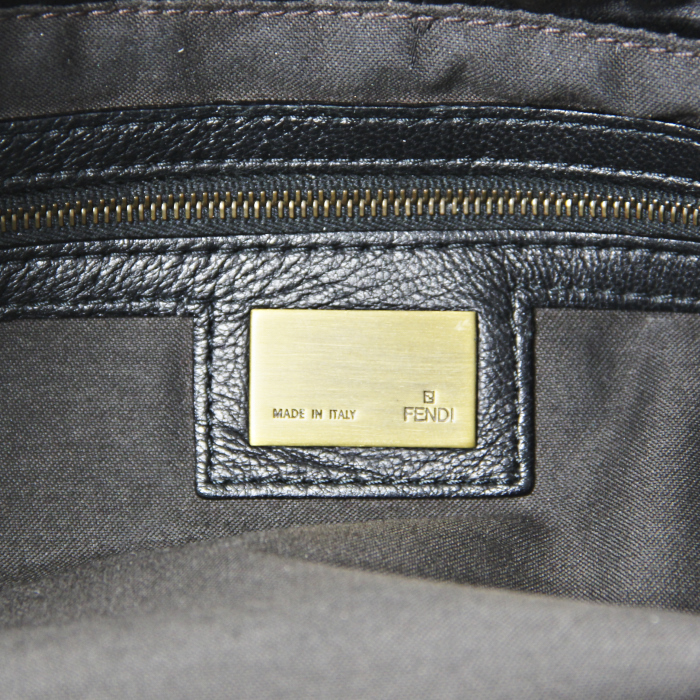 Fendi in black leather - Detail D3