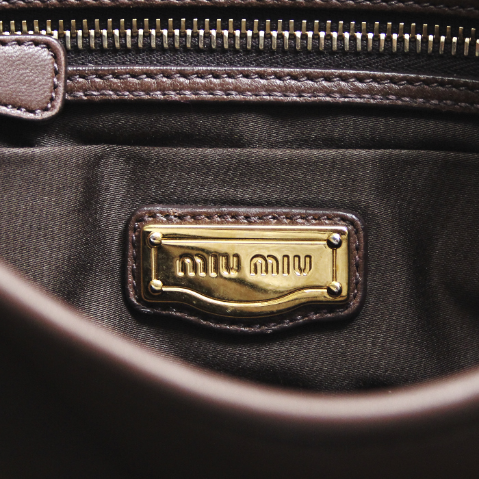 Miu Miu en cuero acolchado marron - Detail D4