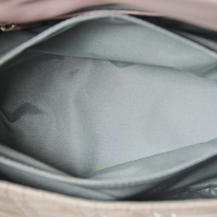 Bolso de mano Miss Dior en charol acolchado rosa - Detail D2