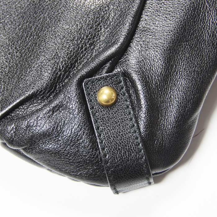 Yves Saint Laurent in black leather - Detail D5