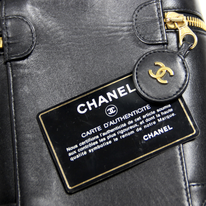 Chanel Vanity in black leather - Detail D3