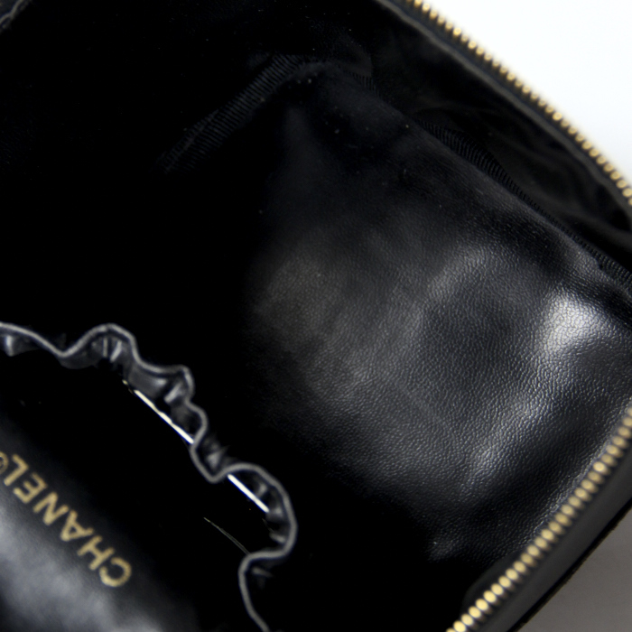 Chanel Vanity en cuir noir - Detail D4