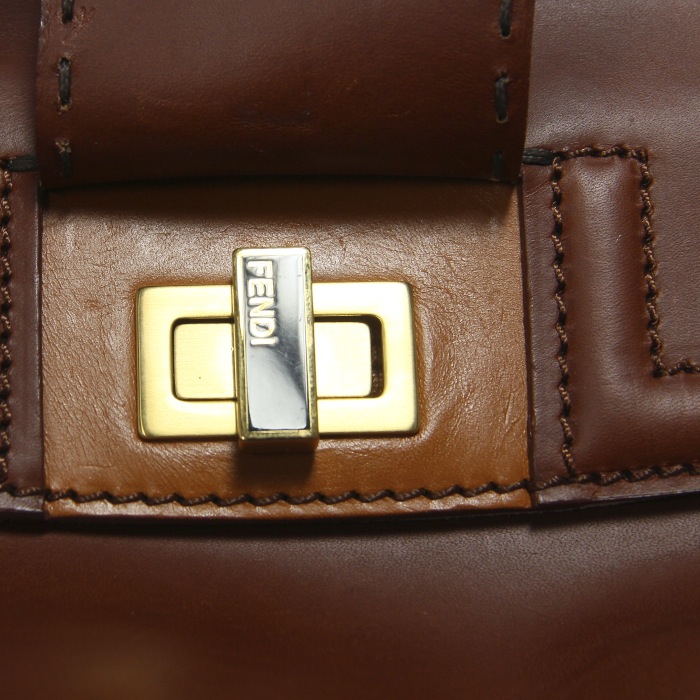 Fendi Silvana bag in brown and white leather - Detail D3