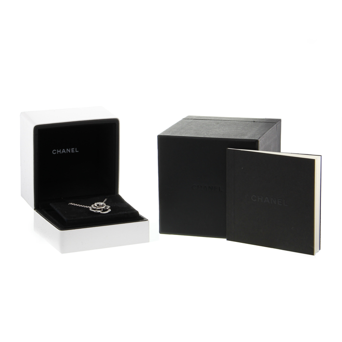 Chanel white gold and diamonds Camélia Fil pendant - Detail D1