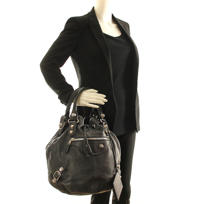 Handbag in grey leather - Detail D2