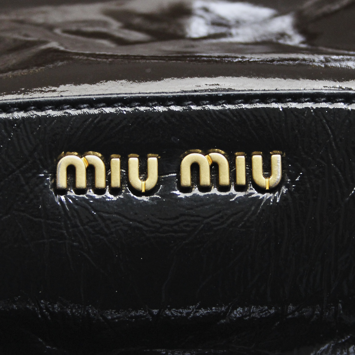 Miu Miu en cuir vernis marron et noir - Detail D5
