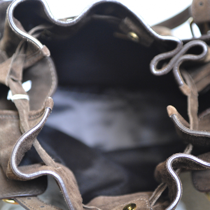 Miu Miu en daim marron  - Detail D2