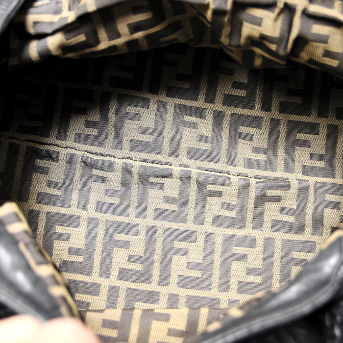 Fendi Spy en cuero negro - Detail D2