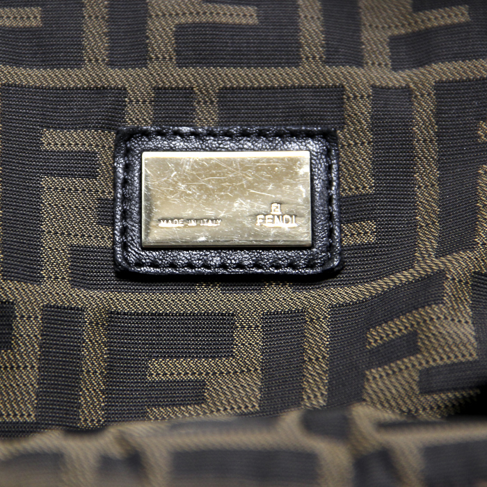 Fendi Spy en cuero negro - Detail D3