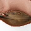 Fendi Baguette en cuero rosa - Detail D3 thumbnail