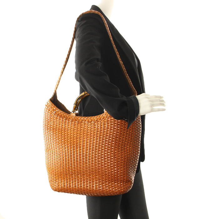 Sac à main Gucci Bamboo en cuir tressé cognac - Detail D1