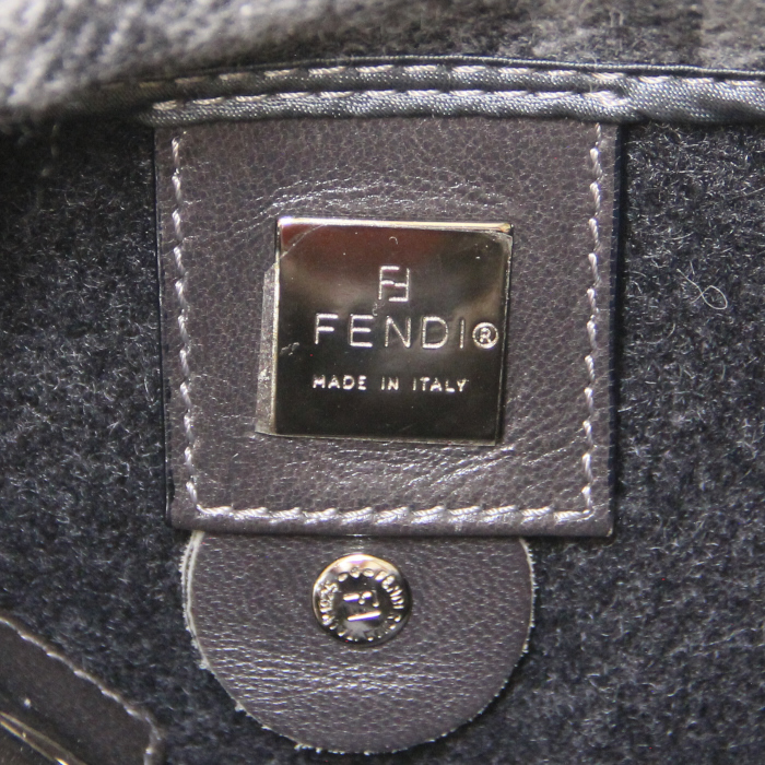 Fendi Baguette en tweed monogram gris - Detail D3