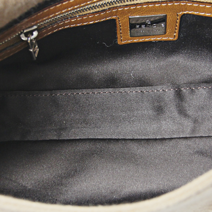 Sac à main Fendi Baguette en toile beige et cuir marron - Detail D2