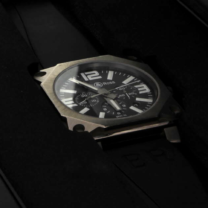 Montre Bell & Ross chronographe en titane BR01-94-TT Vers 2010 - Detail D2