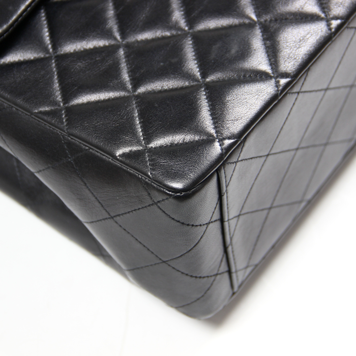 Chanel Timeless Maxi Jumbo en cuir matelassé noir  - Detail D3