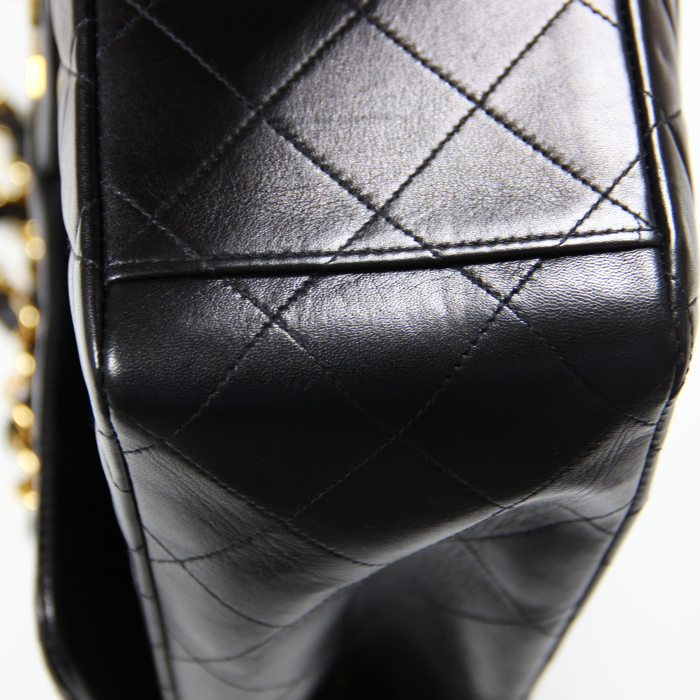 Chanel Timeless Maxi Jumbo en cuir matelassé noir  - Detail D4