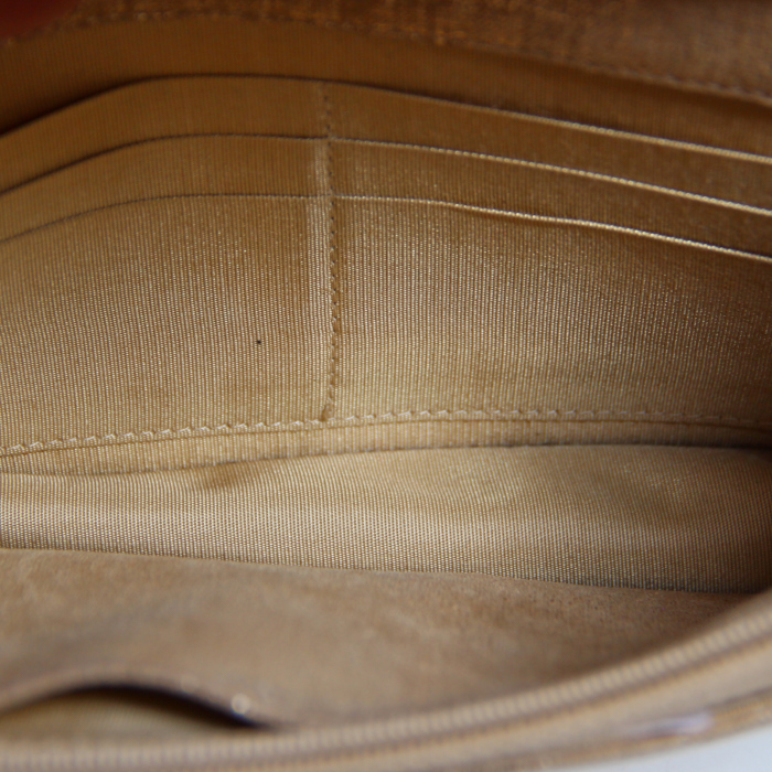 Chanel O-mini en cuir matelassé doré - Detail D2