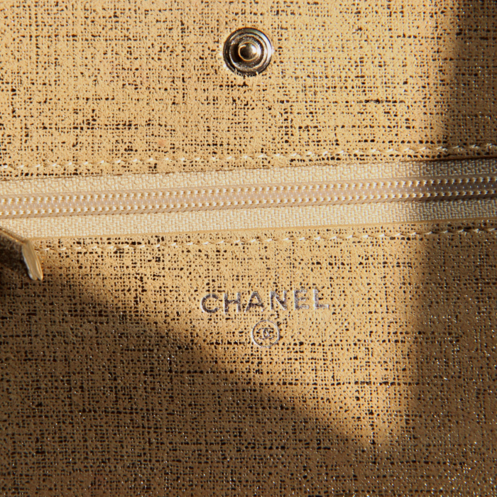 Chanel O-mini en cuir matelassé doré - Detail D3