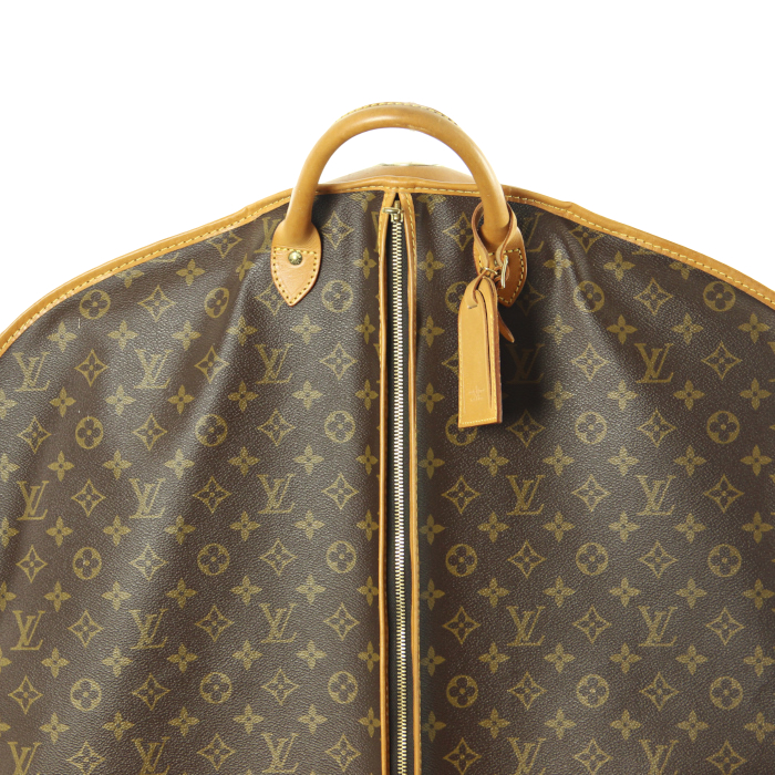 Louis Vuitton Garment cover in monogram canvas and natural leather - Detail D4