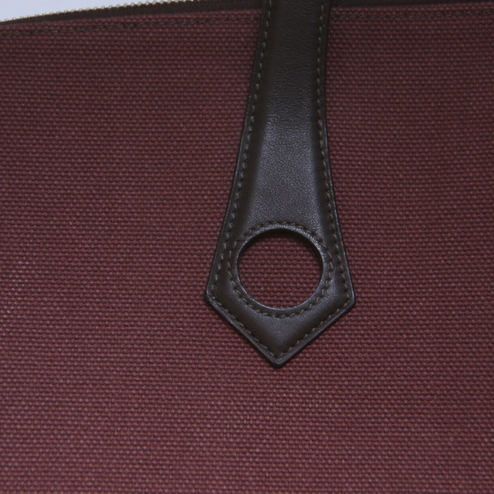 Hermes sac de voyage Heeboo en toile bordeaux et cuir marron - Detail D4