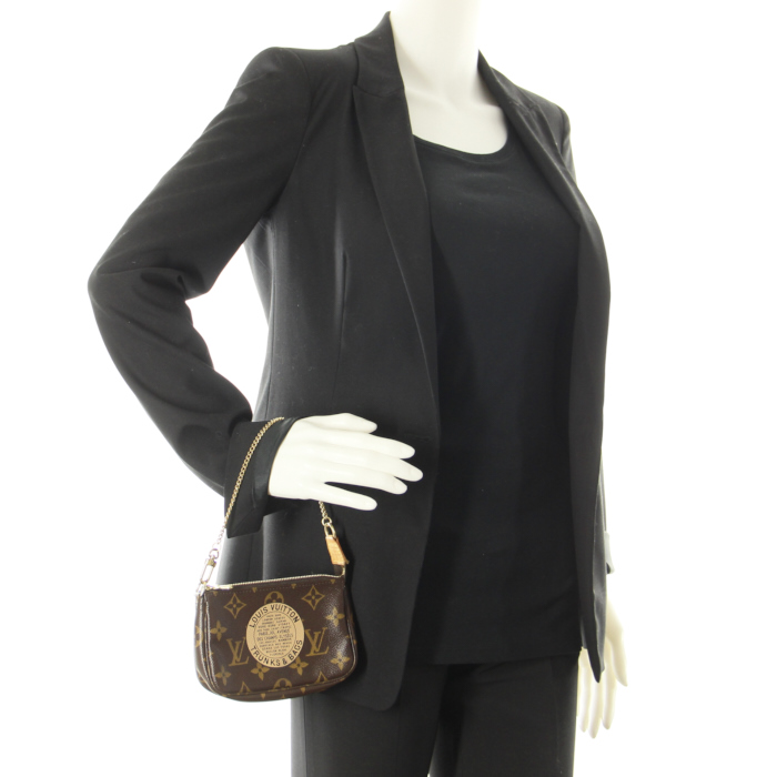 Louis Vuitton mini clutch limited edition in monogram canvas and natural leather - Detail D1