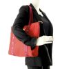 Sac Louis Vuitton Antigua grand modèle en toile rouge et mauve - Detail D1 thumbnail