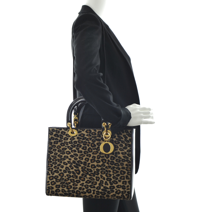 Christian Dior Lady Dior large model in leopard foal and brown patent leather - Detail D2