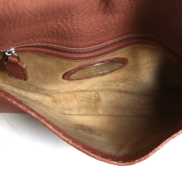 Fendi baguette in light pink leather - Detail D2