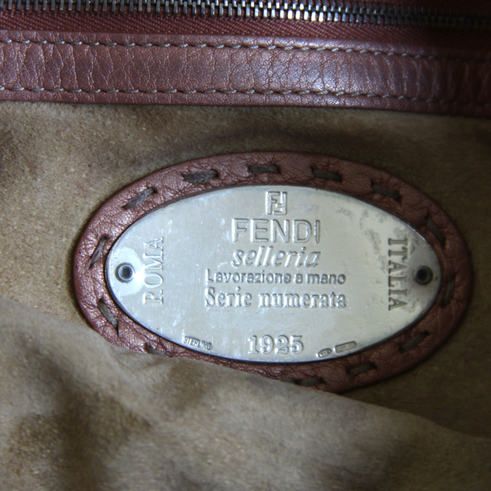 Fendi baguette en cuir rose poudré  - Detail D3