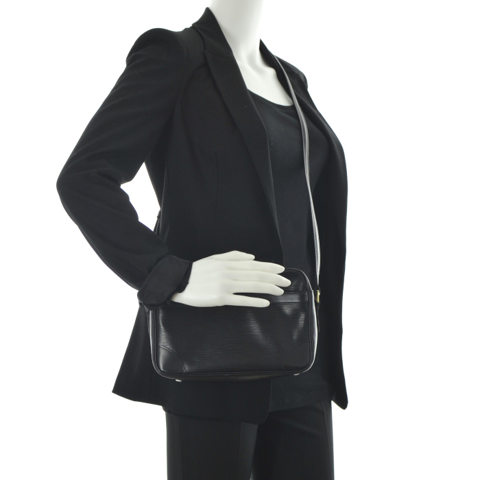 Louis Vuitton Reporter Bag in black epi leather - Detail D1