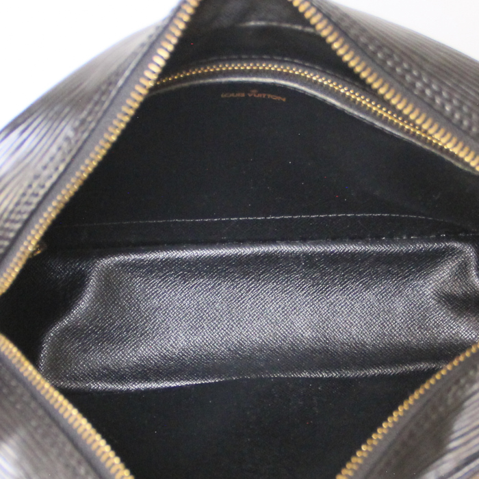 Louis Vuitton sac Reporter en cuir épi noir  - Detail D2