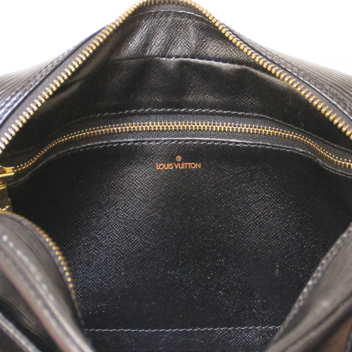 Louis Vuitton Reporter Bag in black epi leather - Detail D3